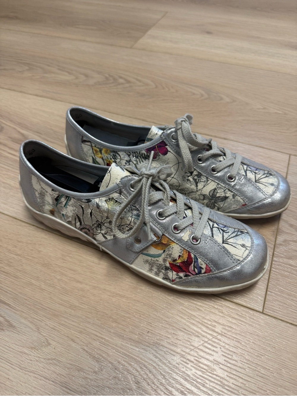 Remonte Silver Metallic Lace-Up Sneakers with Floral Print Woman’s Size 9 (40)